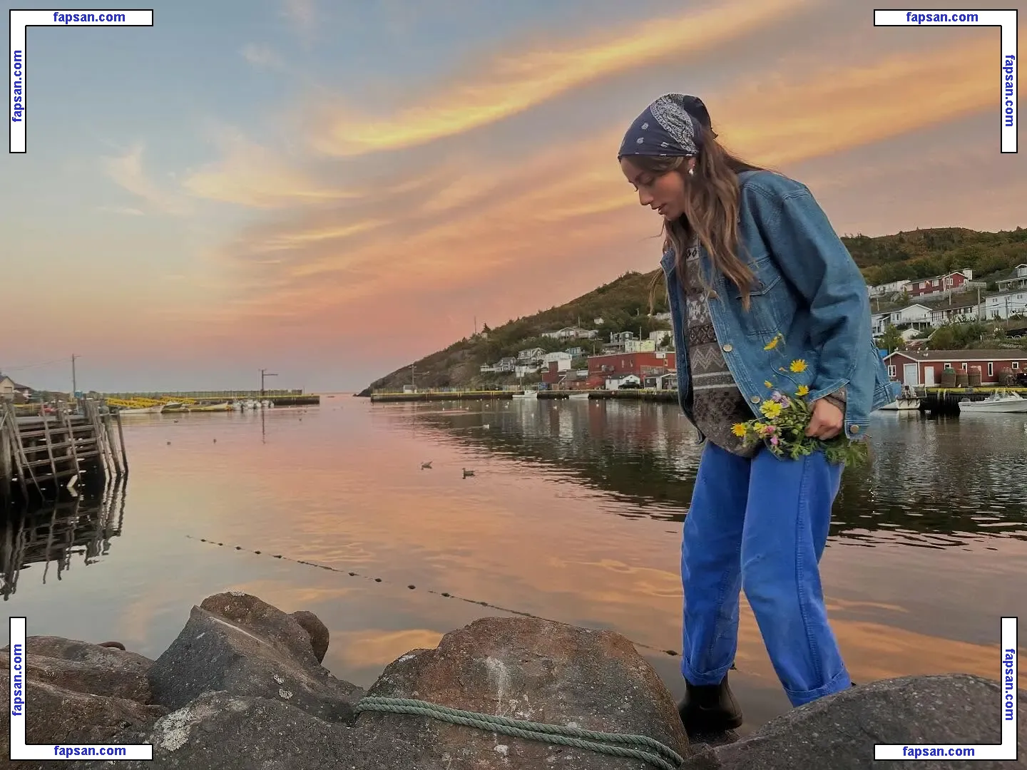 Chloe Bennet голая фото #0405 с Онлифанс