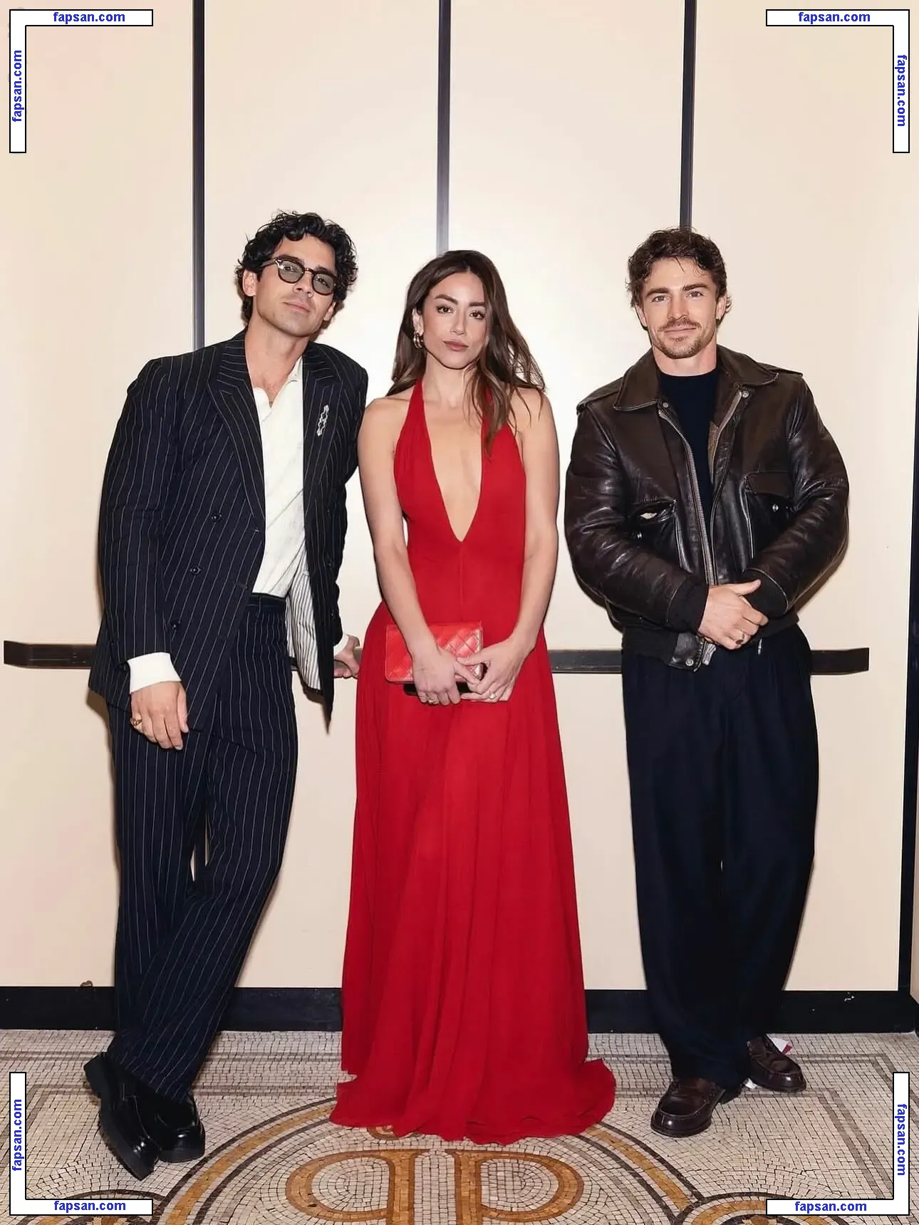 Chloe Bennet голая фото #0416 с Онлифанс