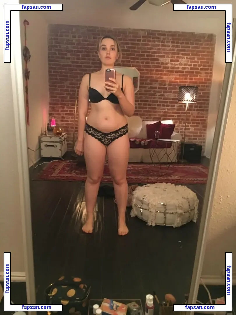 Chloe Fineman nude photo #0150 from OnlyFans