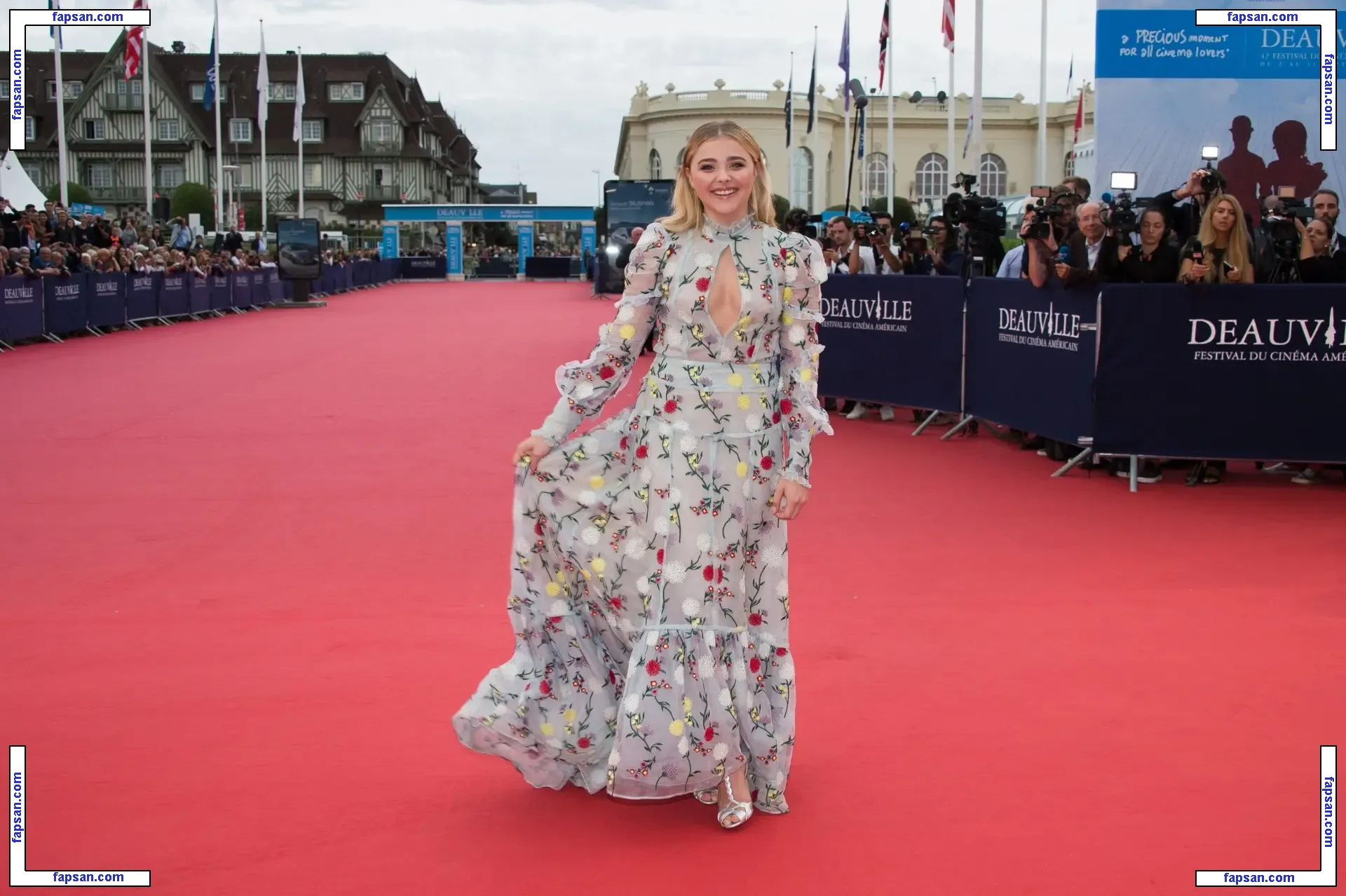 Chloë Grace Moretz голая фото #0185 с Онлифанс