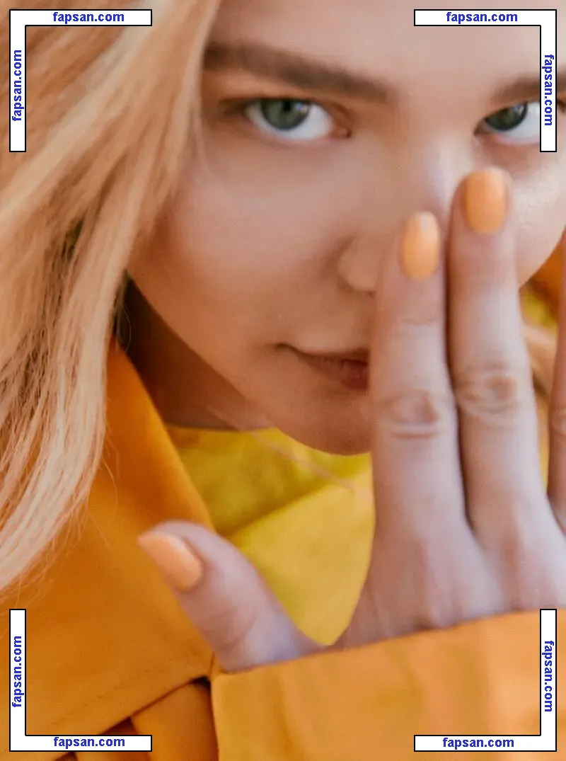 Chloë Grace Moretz nude photo #0915 from OnlyFans