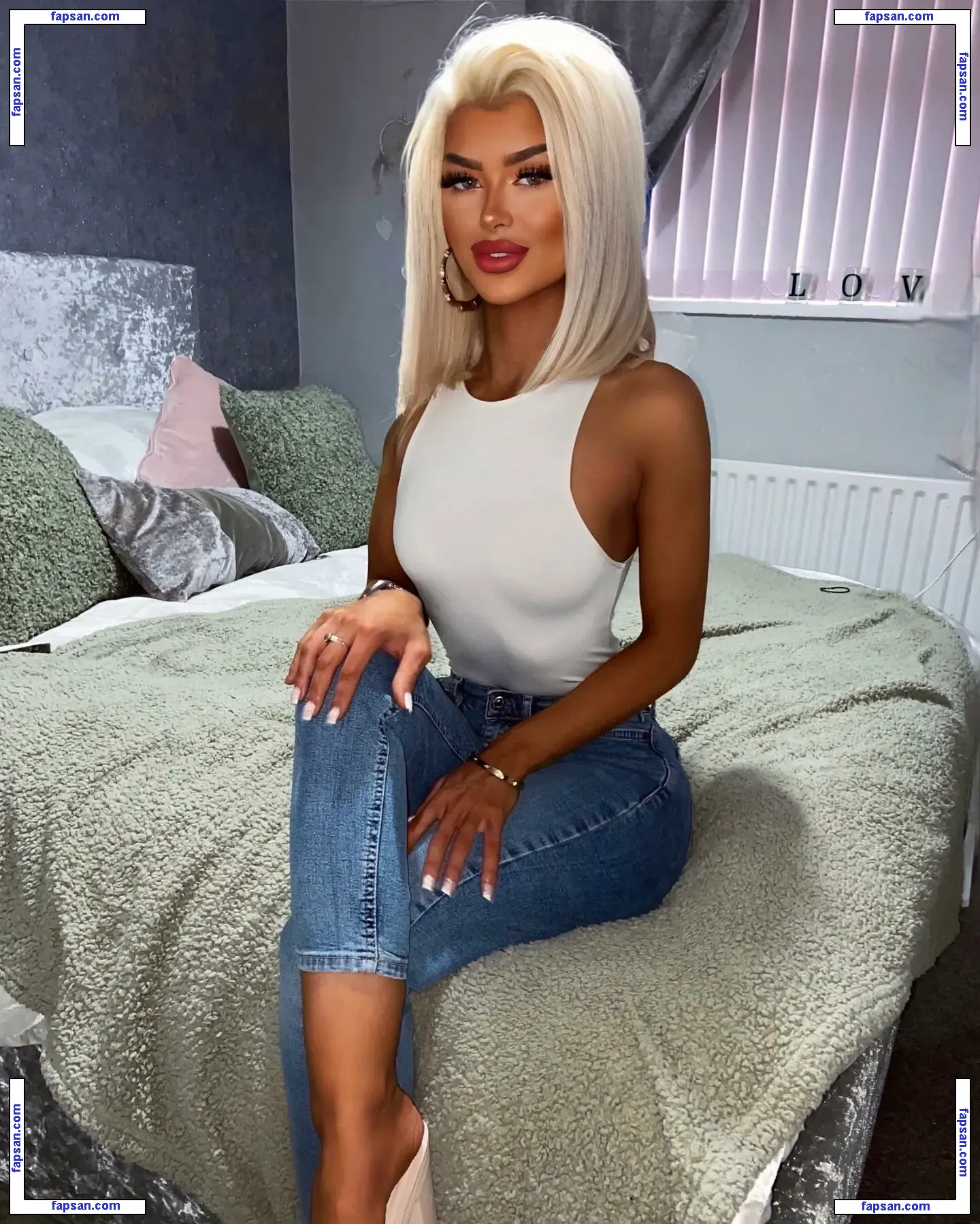 Chloe Inskip / chlochlo123 / chloe.inskipxx nude photo #0025 from OnlyFans