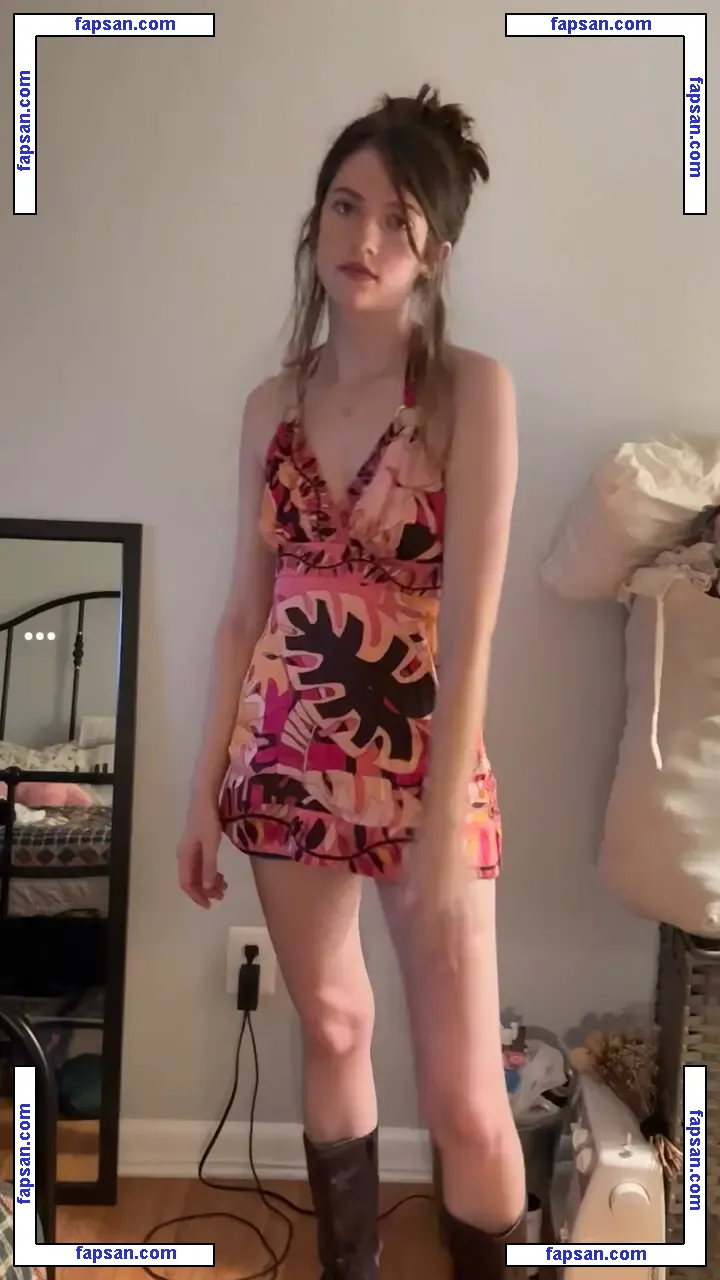 chloe.longname nude photo #0002 from OnlyFans
