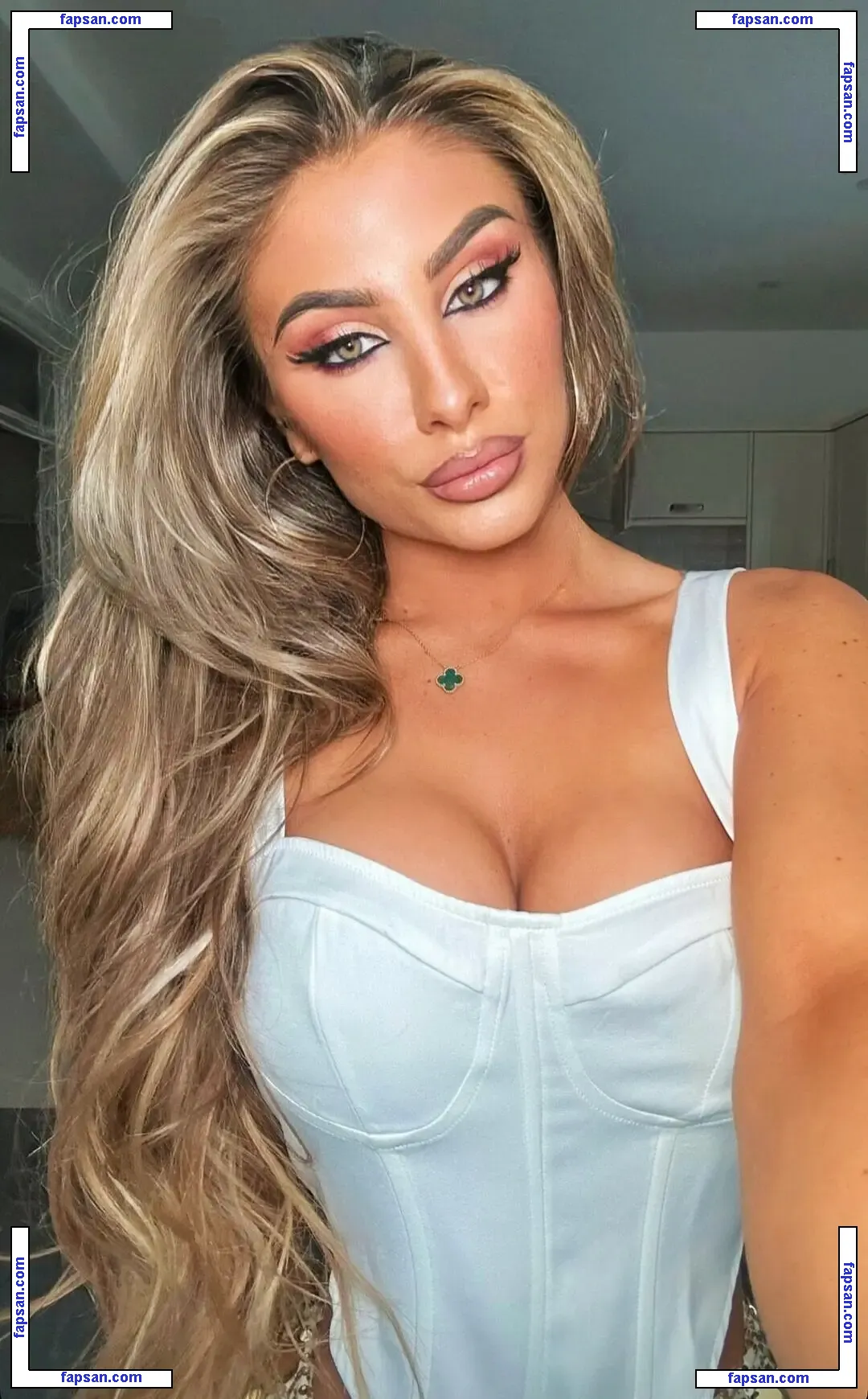 Chloe Streatfield голая фото #0068 с Онлифанс