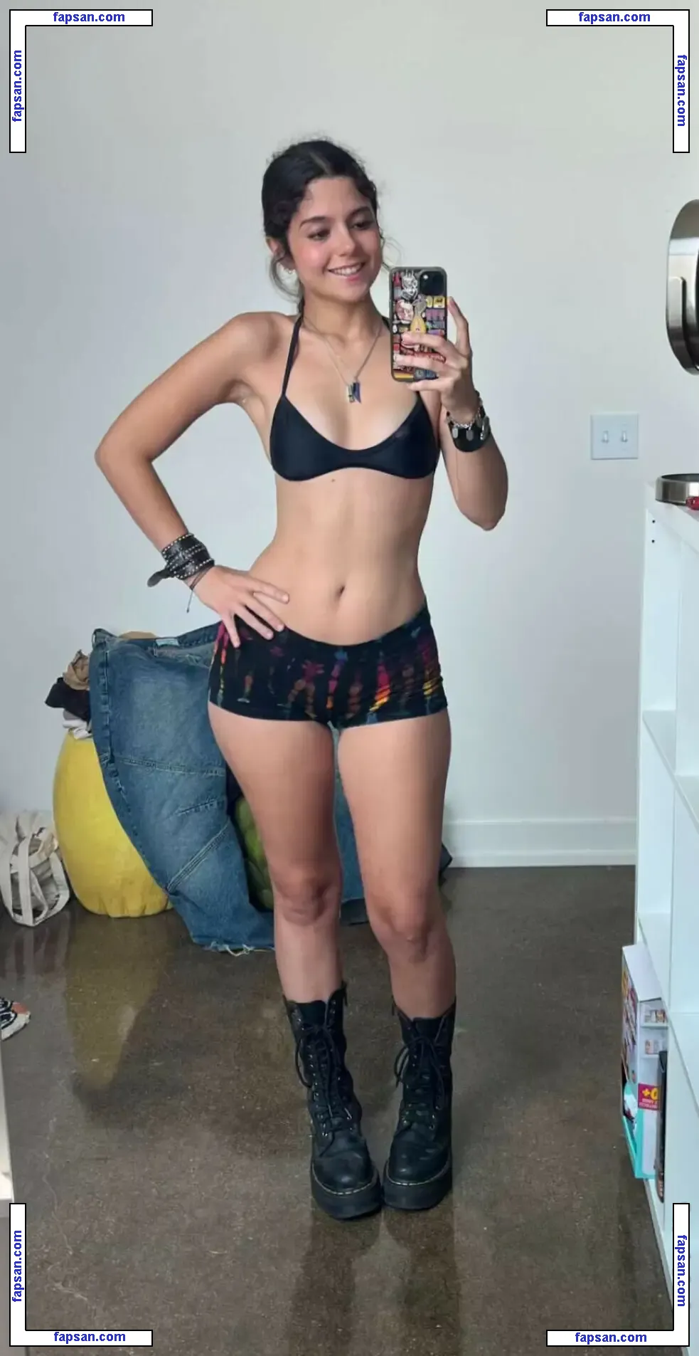 Chloeforero nude photo #0047 from OnlyFans