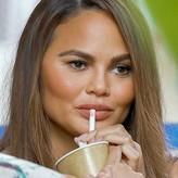 Chrissy Teigen голая #1571