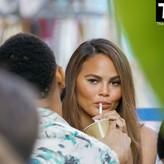 Chrissy Teigen голая #1572