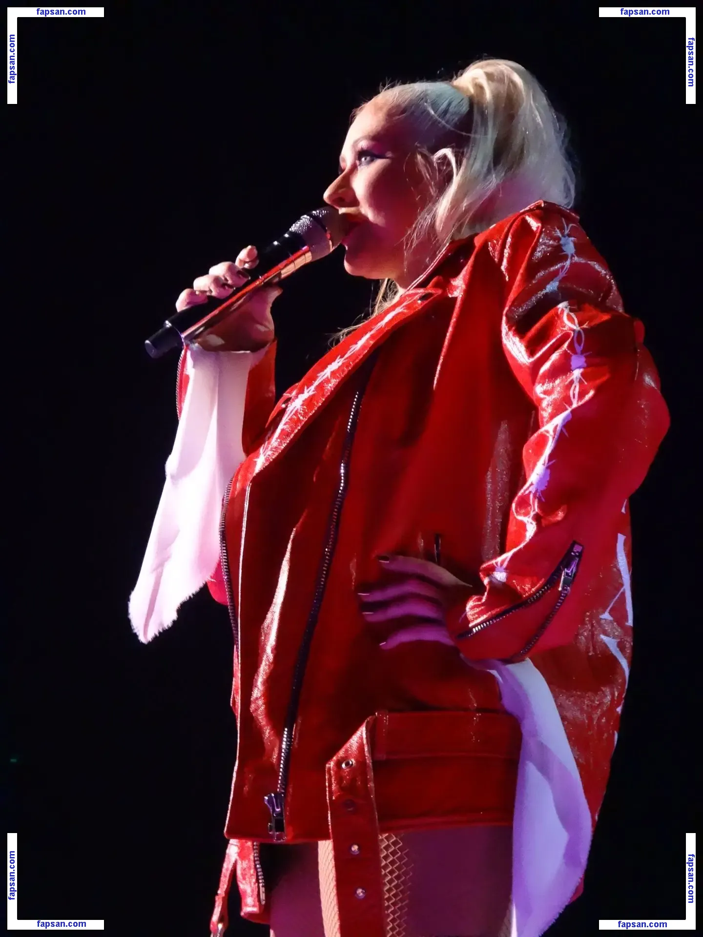 Christina Aguilera голая фото #1077 с Онлифанс