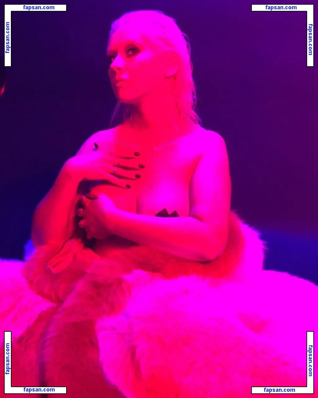 Christina Aguilera голая фото #1602 с Онлифанс