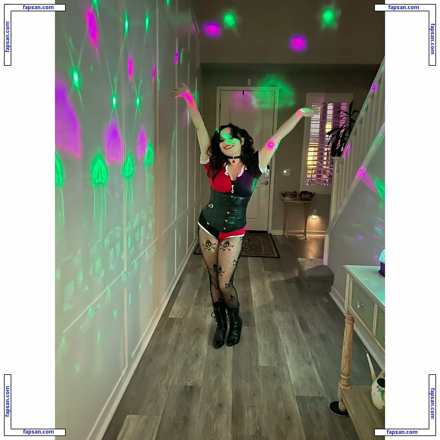 christina_jardine nude photo #0002 from OnlyFans