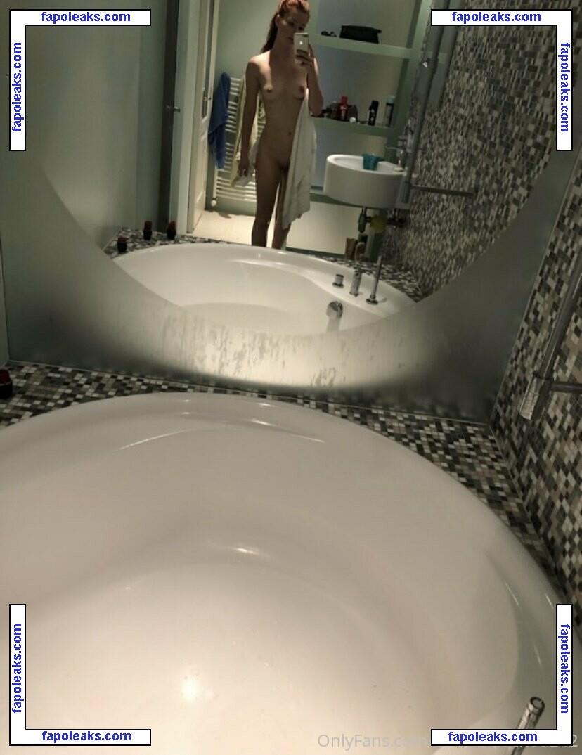 christinaochoa242 / confessionsofacrazycatlady nude photo #0013 from OnlyFans