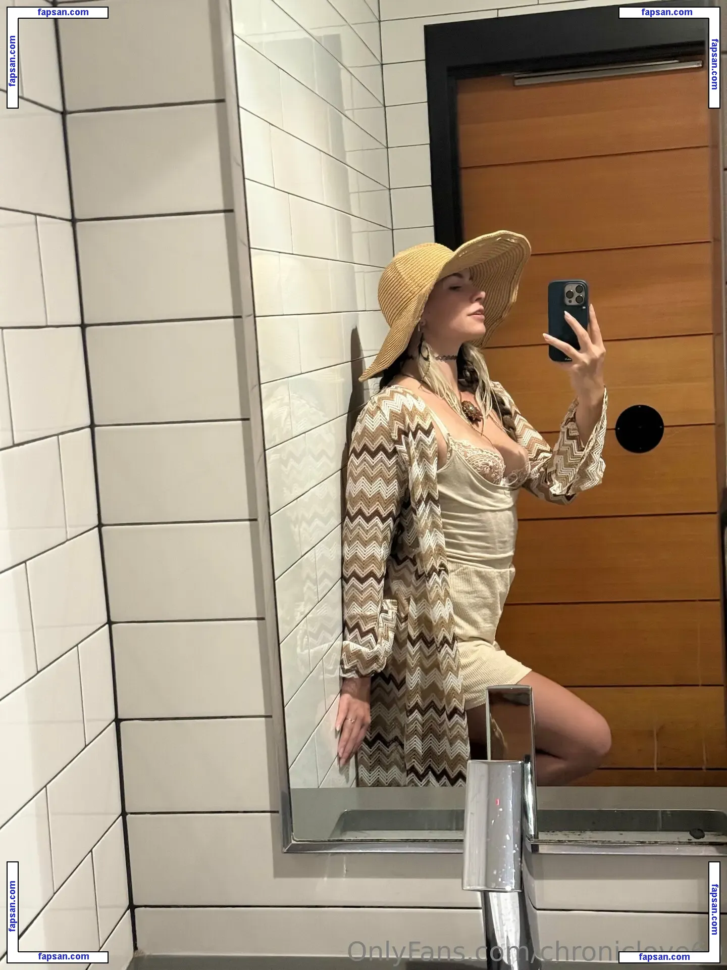 Chroniclove nude photo #0246 from OnlyFans