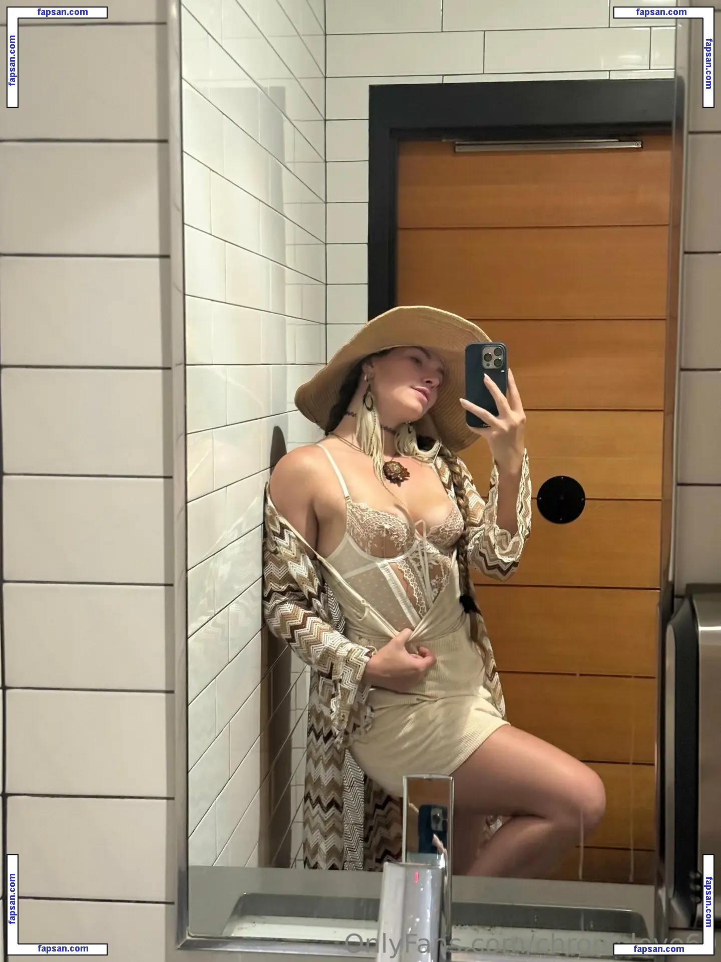 Chroniclove nude photo #0257 from OnlyFans