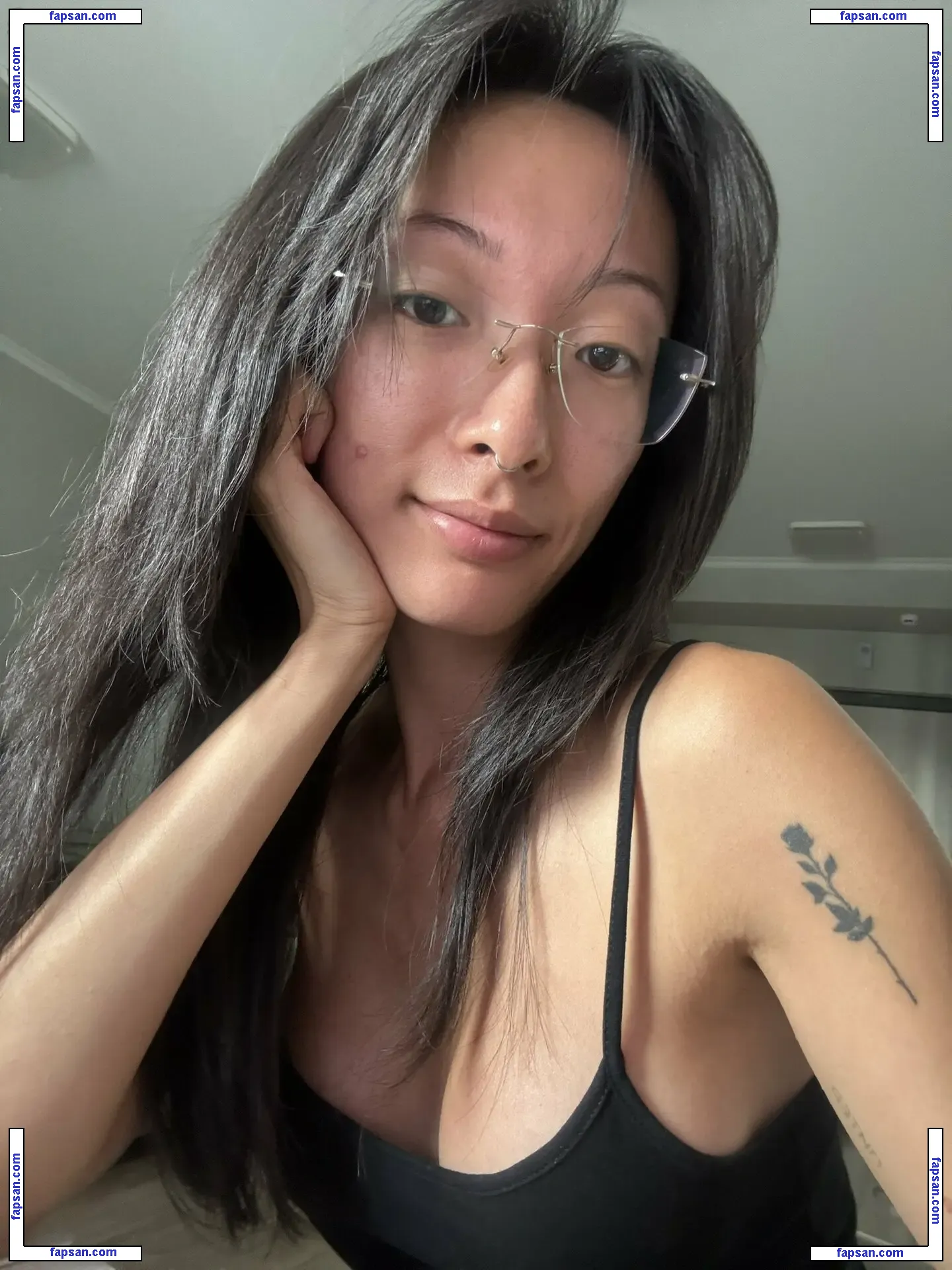 Chustfuck голая фото #0007 с Онлифанс