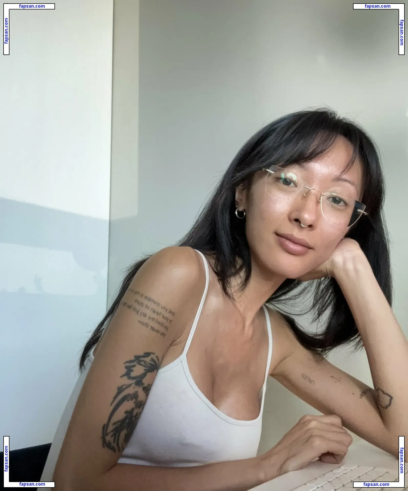 Chustfuck голая фото #0013 с Онлифанс