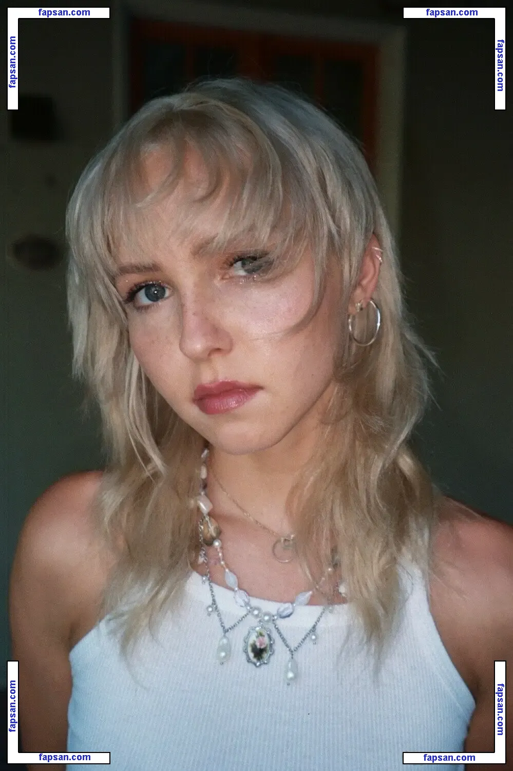 Claire Brooks голая фото #0001 с Онлифанс