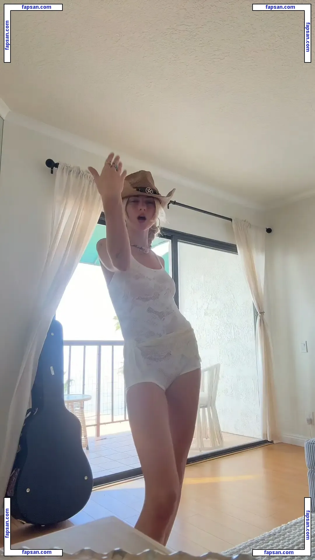 Claire Rosinkranz голая фото #0022 с Онлифанс