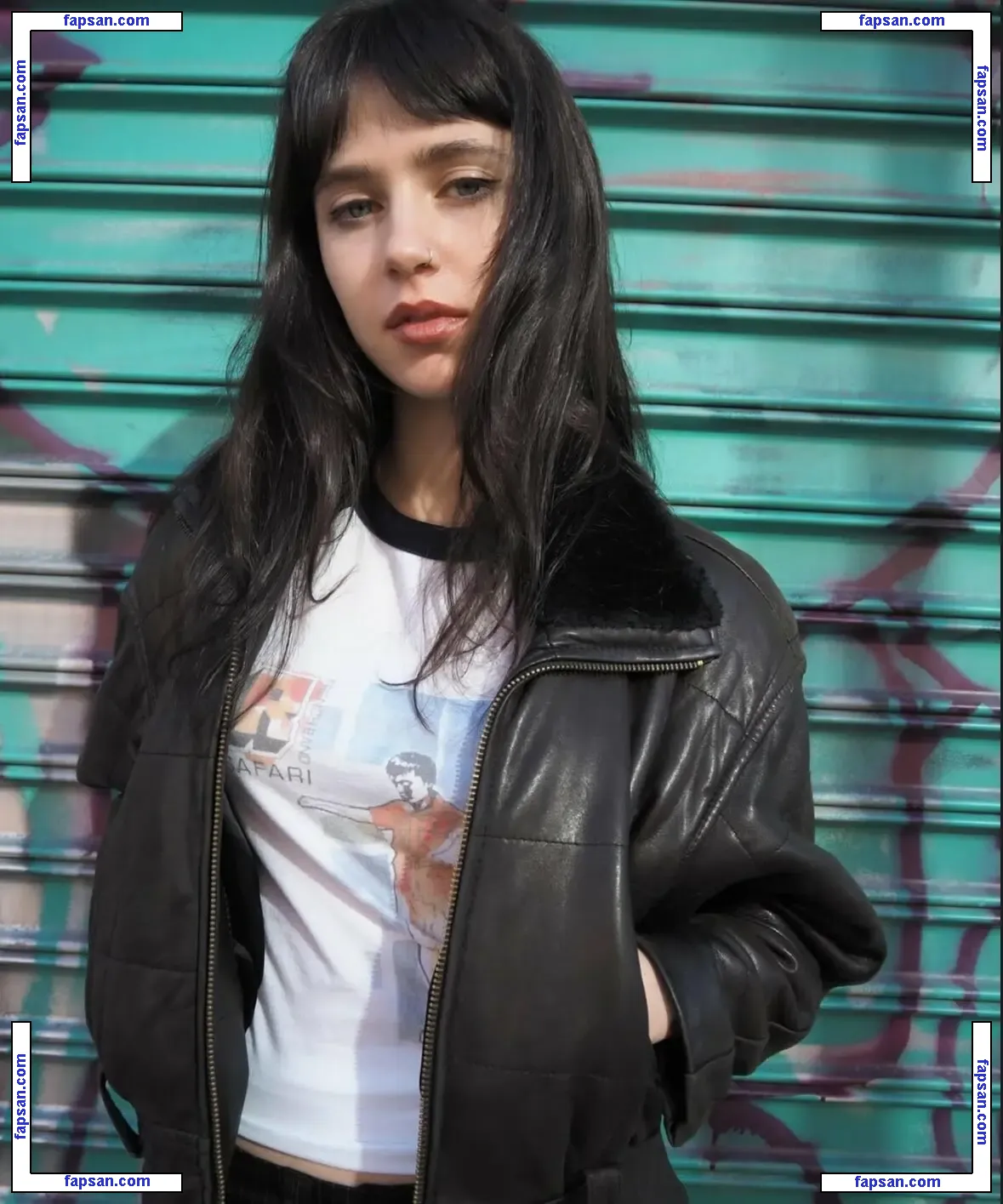 Clairo nude photo #0023 from OnlyFans
