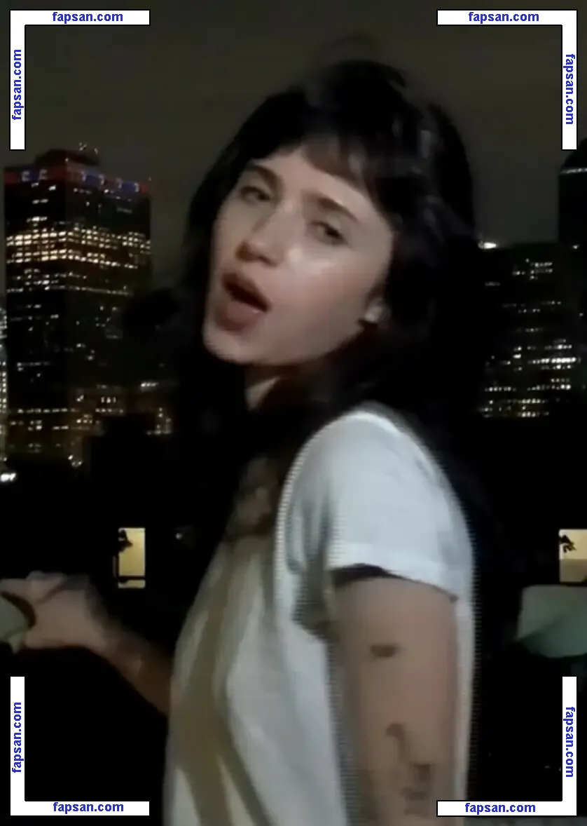 Clairo nude photo #0052 from OnlyFans