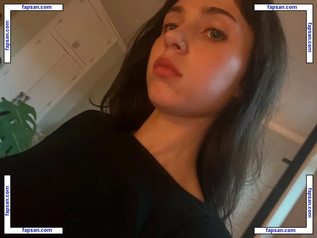 Clairo nude photo #0060 from OnlyFans