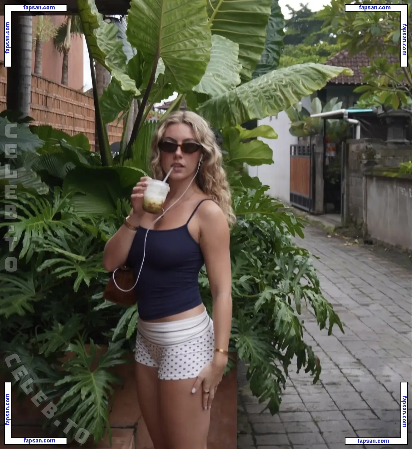 Clara Tubo голая фото #0005 с Онлифанс