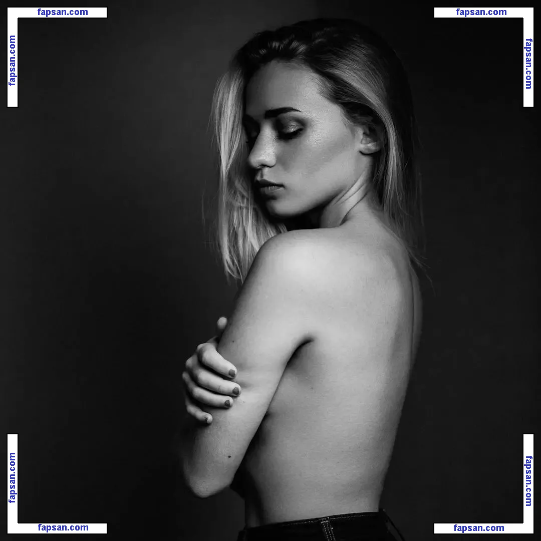 Clara Vanden Abeele nude photo #0004 from OnlyFans