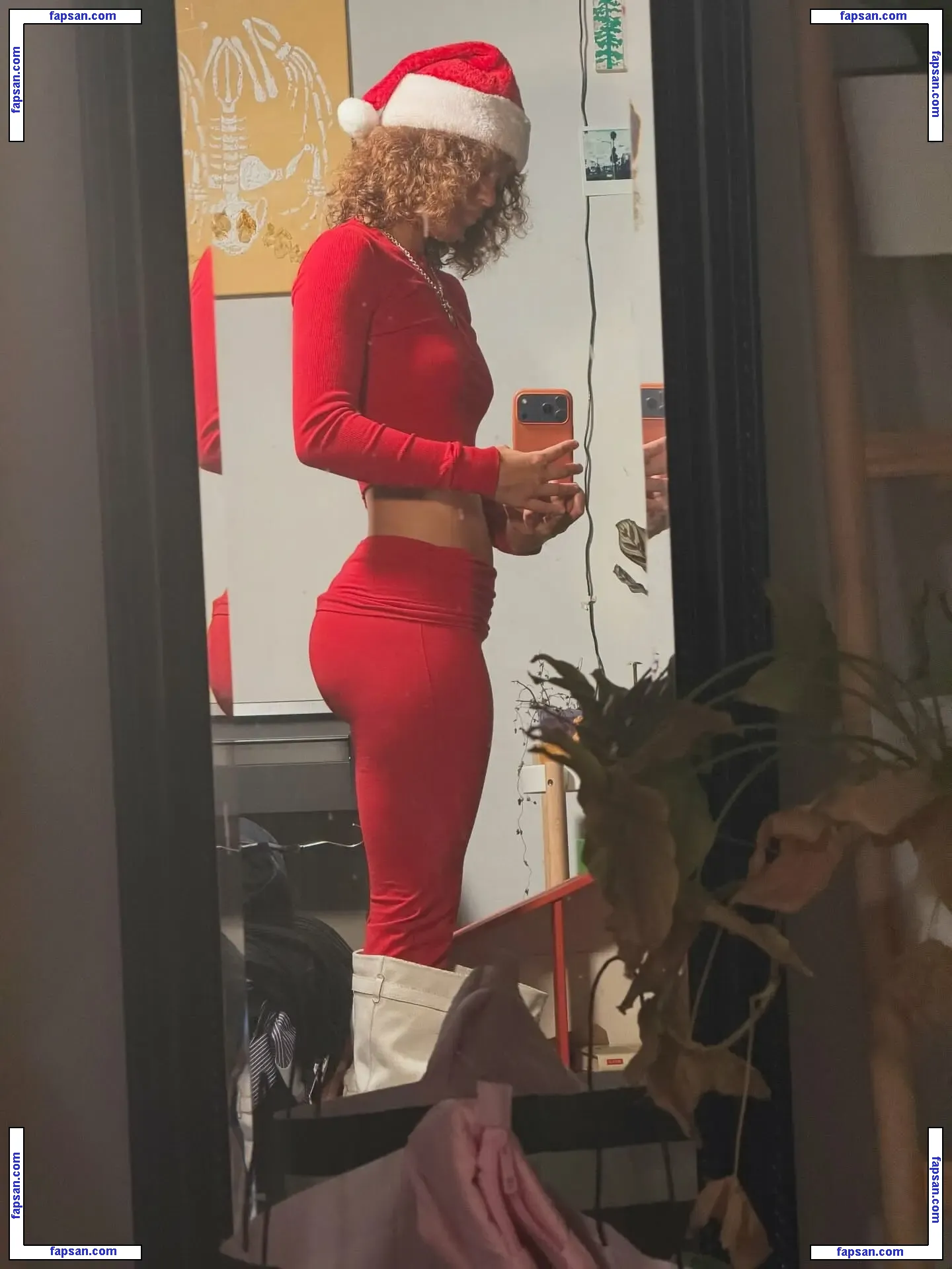 clara.west nude photo #0062 from OnlyFans