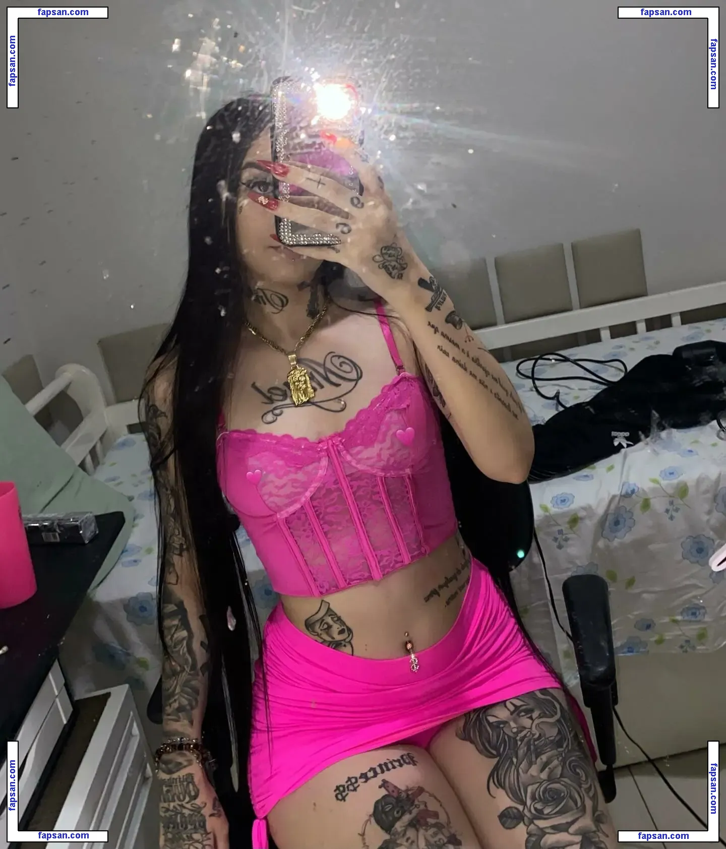 Clarapixys nude photo #0019 from OnlyFans