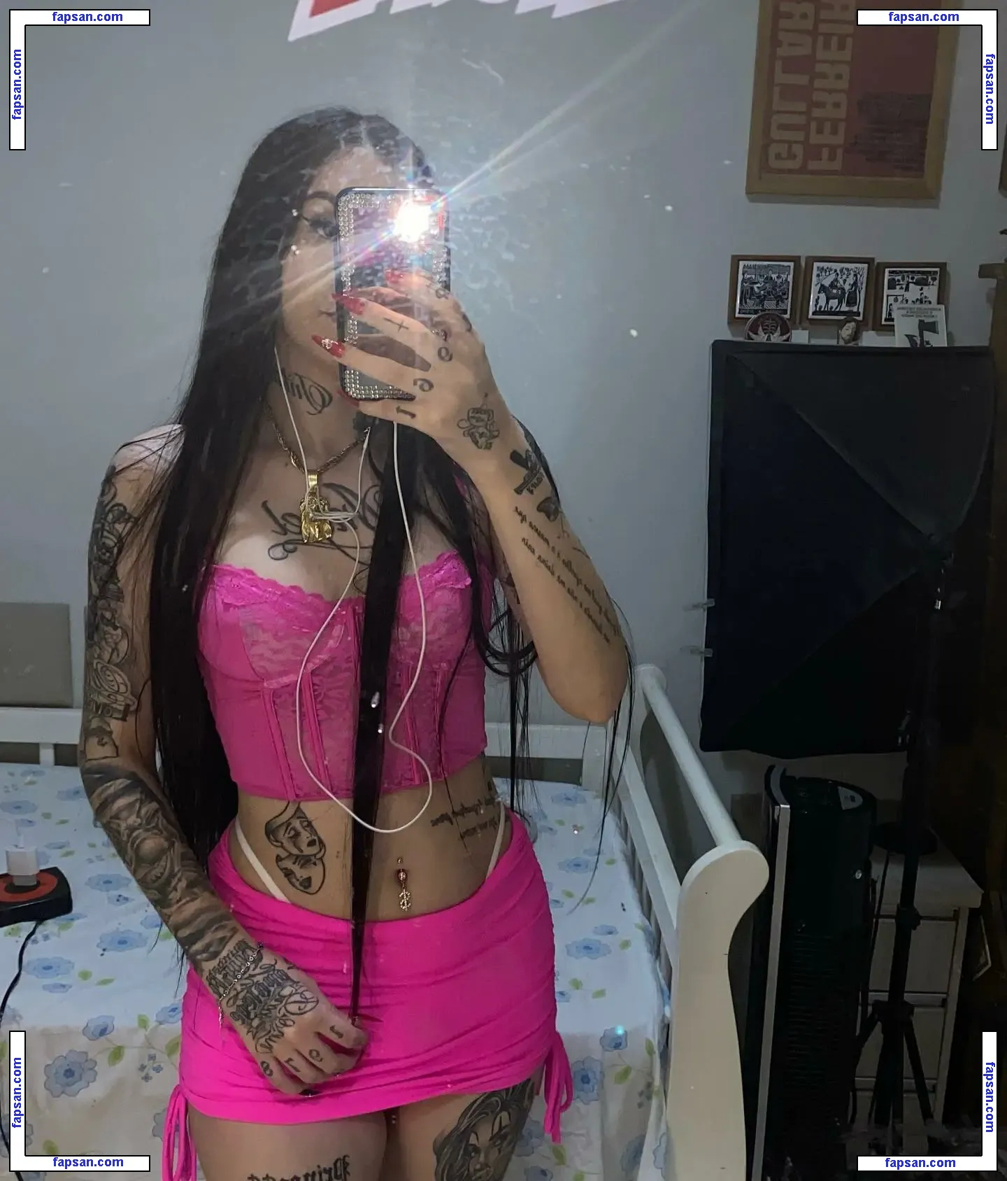 Clarapixys nude photo #0026 from OnlyFans