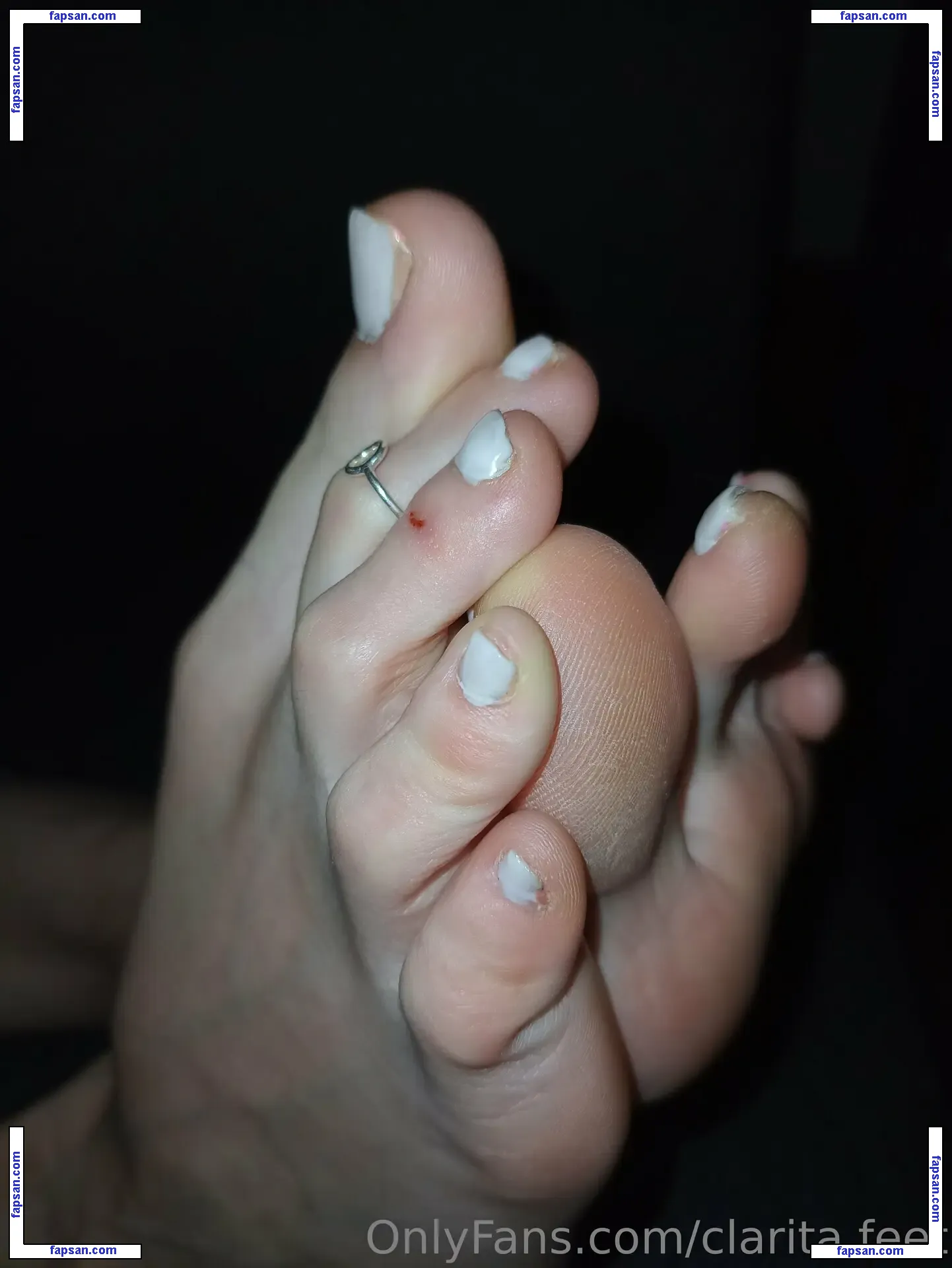 clarita.feet nude photo #0017 from OnlyFans