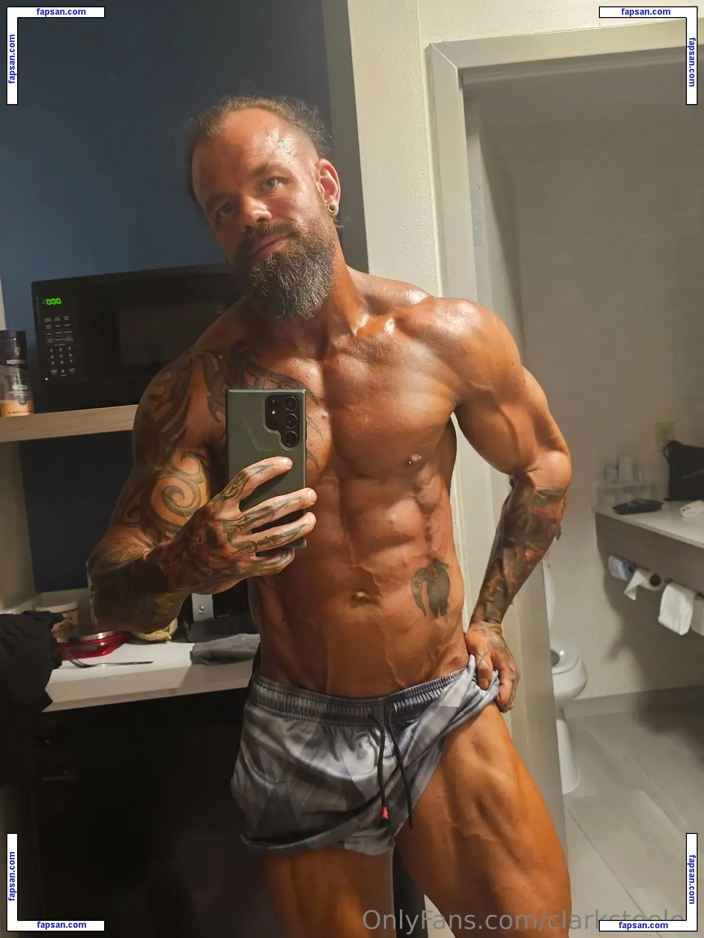 clarksteele2 nude photo #0023 from OnlyFans