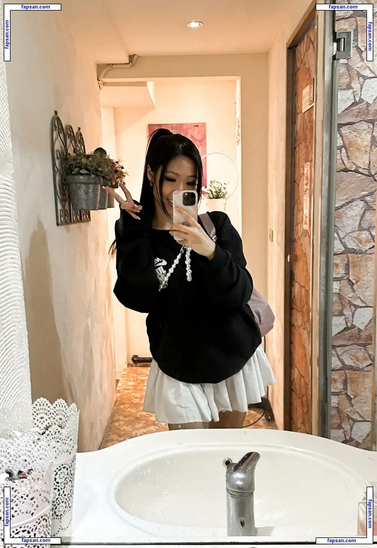 Classic_Christinee nude photo #0012 from OnlyFans