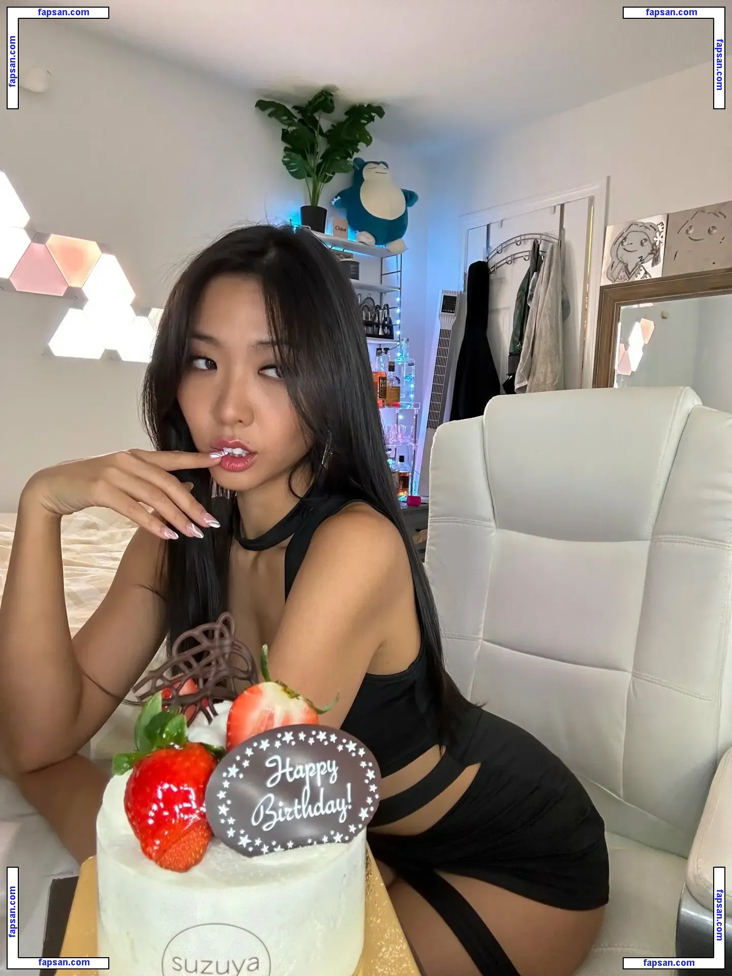 Classic_Christinee nude photo #0016 from OnlyFans