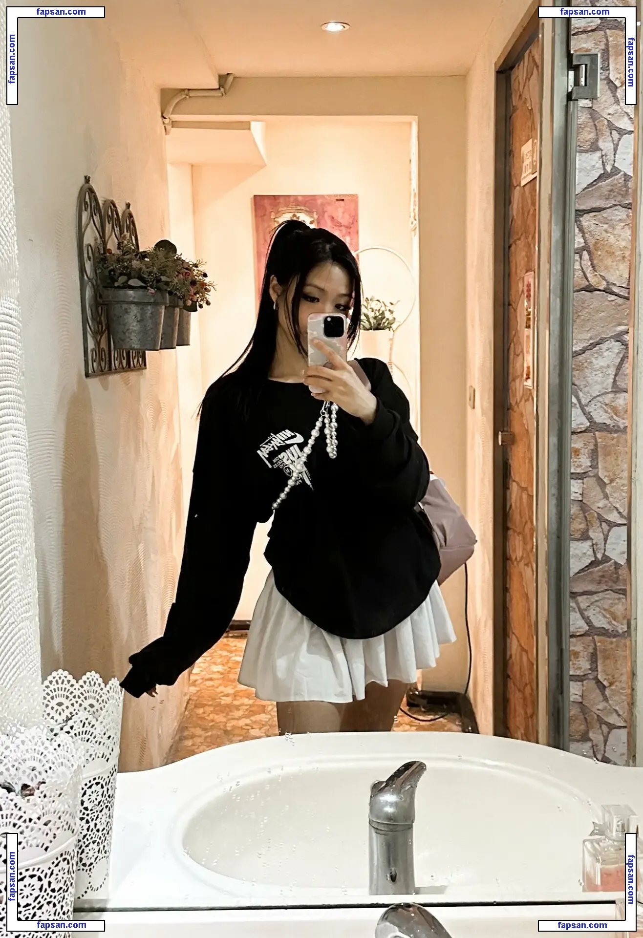 Classic_Christinee nude photo #0022 from OnlyFans