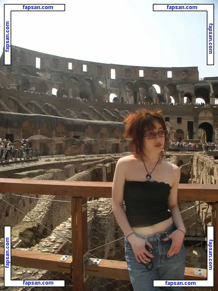 Claudia Rue голая фото #0004 с Онлифанс