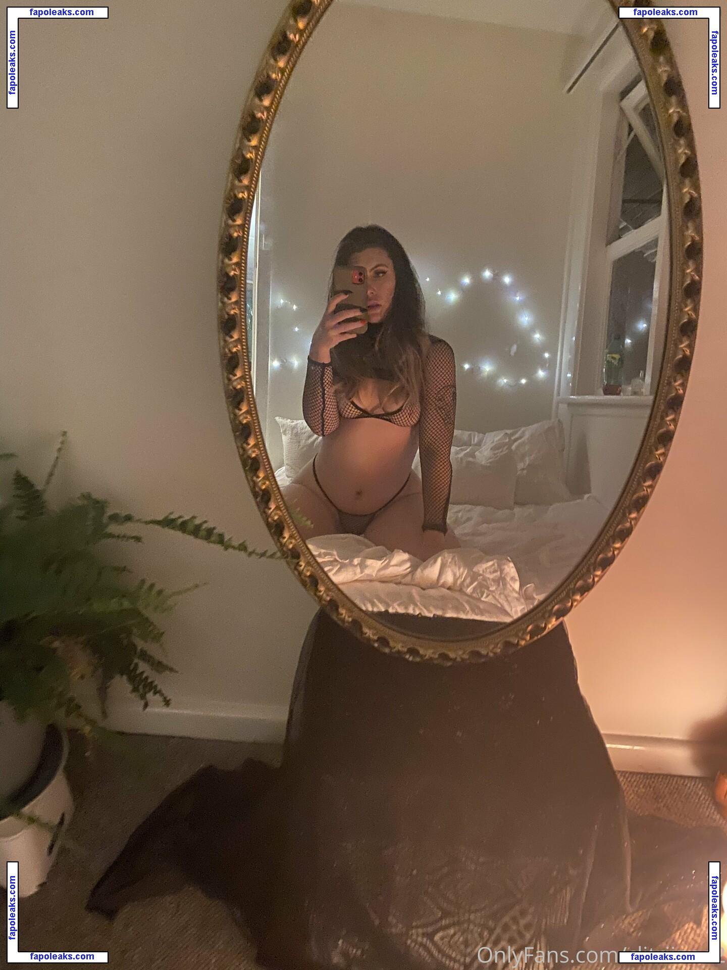 clitriinee2 nude photo #0025 from OnlyFans
