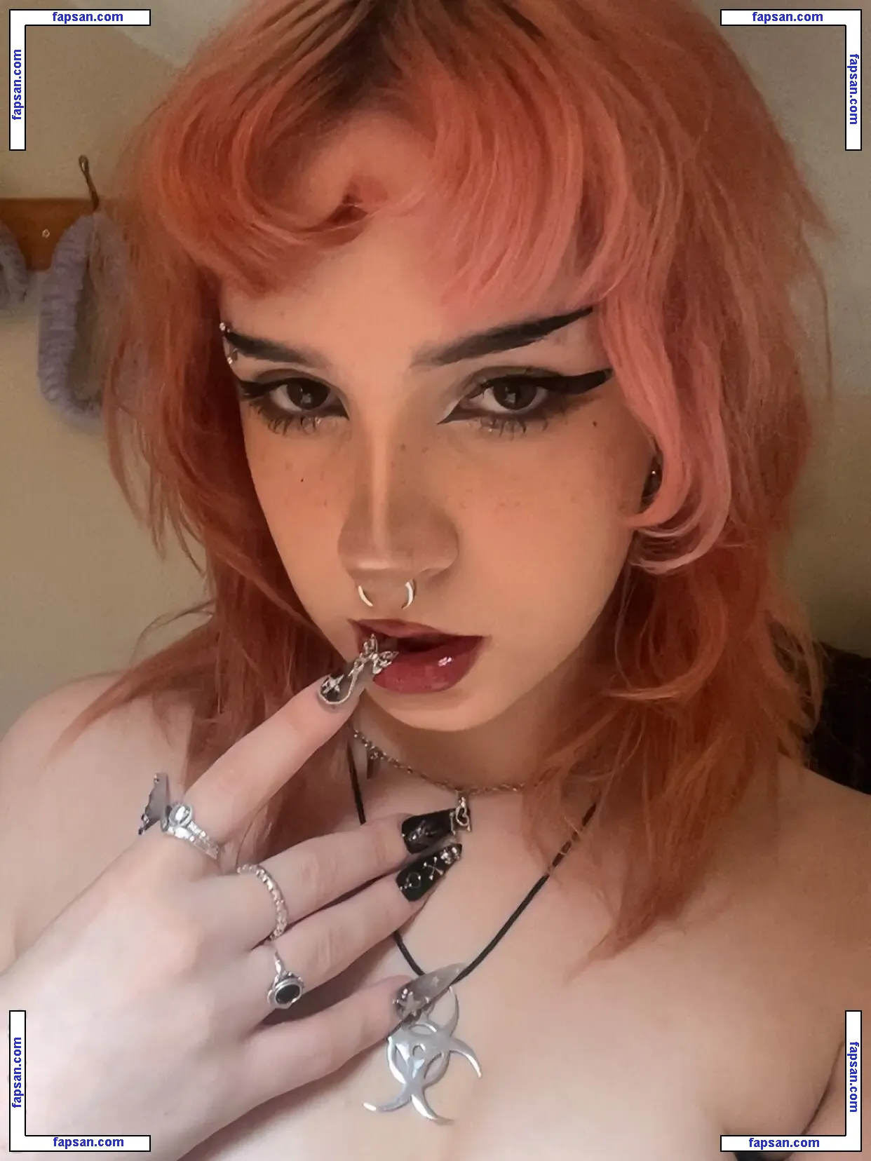 clownbvbie голая фото #0001 с Онлифанс