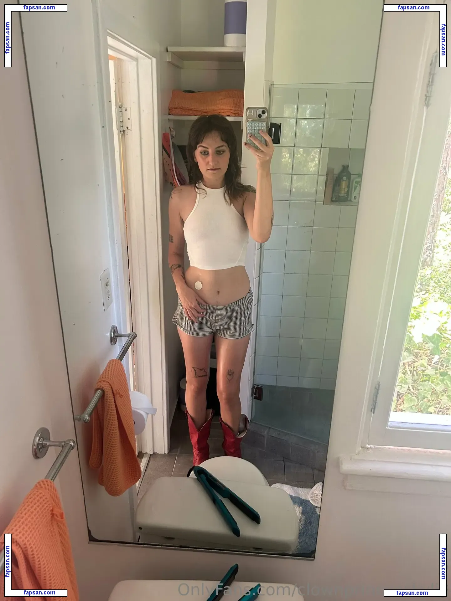 clownprincesskylie nude photo #0002 from OnlyFans