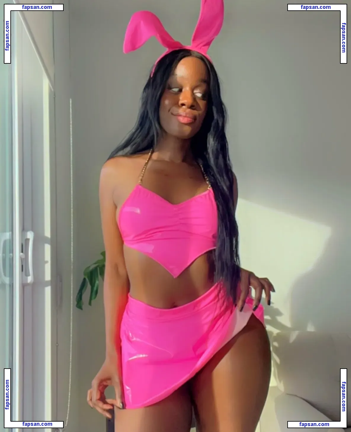 Cocobarbiexo nude photo #0012 from OnlyFans