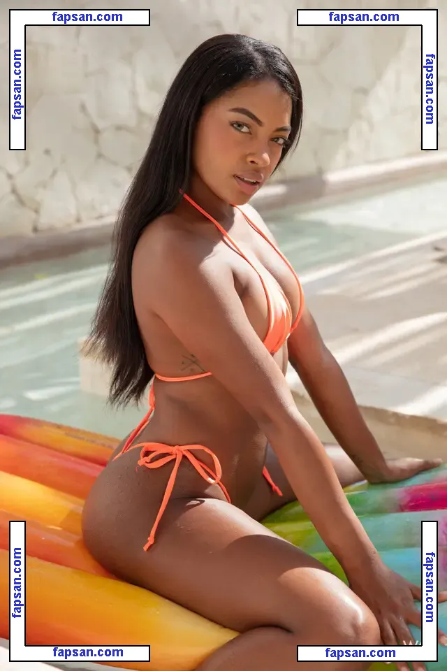 Colombian nude photo #0007 from OnlyFans