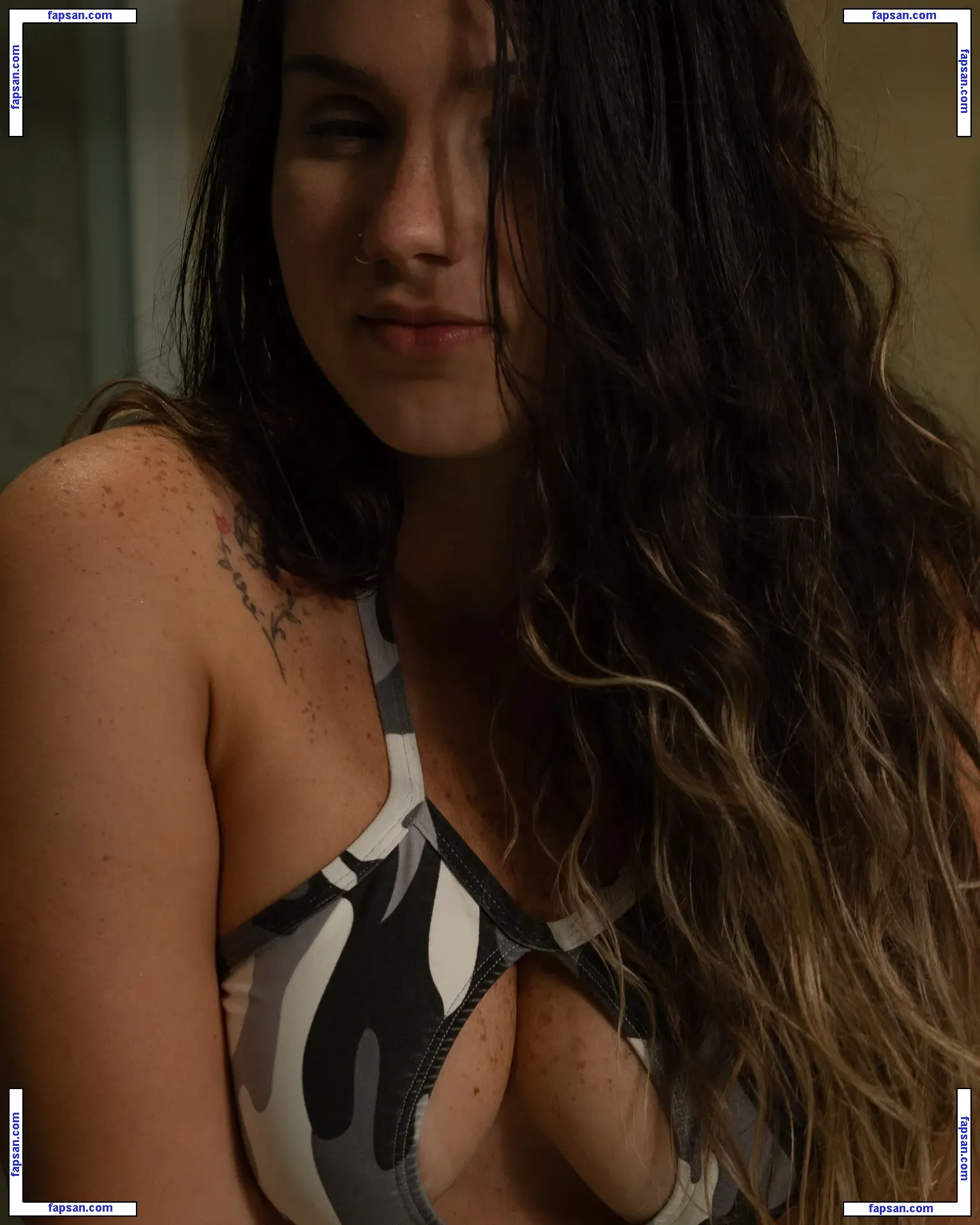 Combustível Sem Imposto голая фото #0469 с Онлифанс