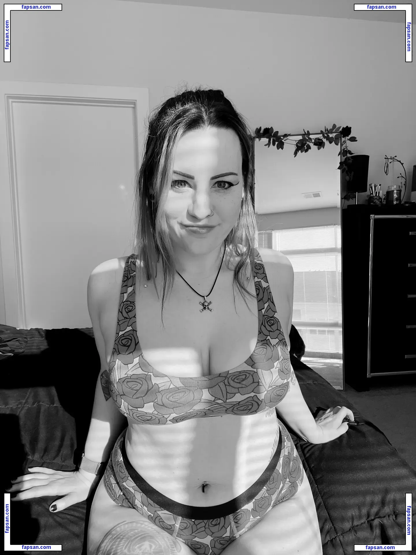 ConcealedBones nude photo #0204 from OnlyFans