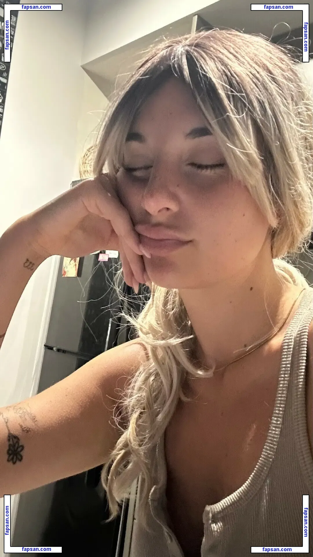 coralie.penny nude photo #0008 from OnlyFans