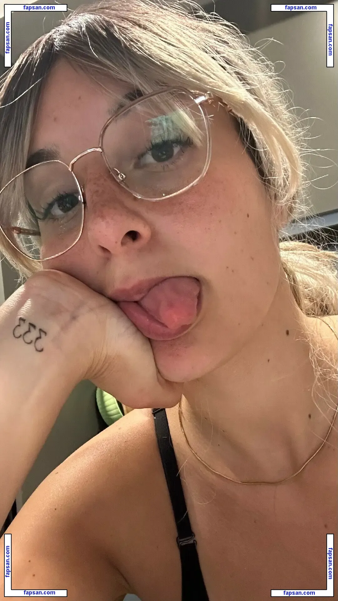 coralie.penny nude photo #0011 from OnlyFans