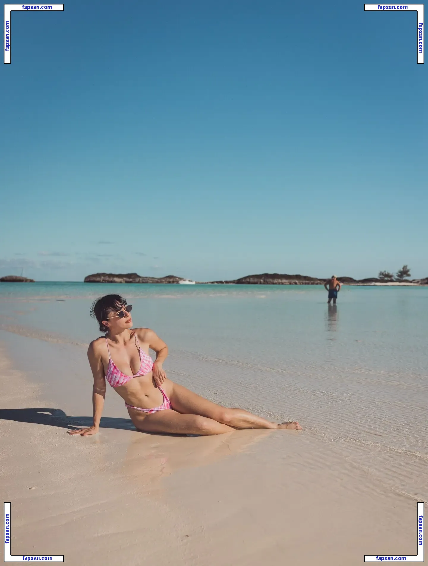 Corina Conti голая фото #0003 с Онлифанс