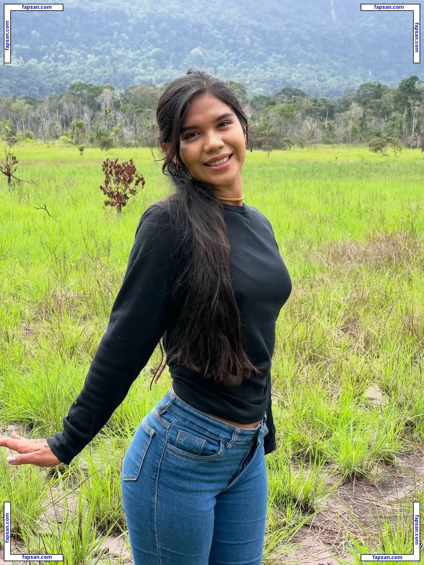 Corina.lv nude photo #0002 from OnlyFans