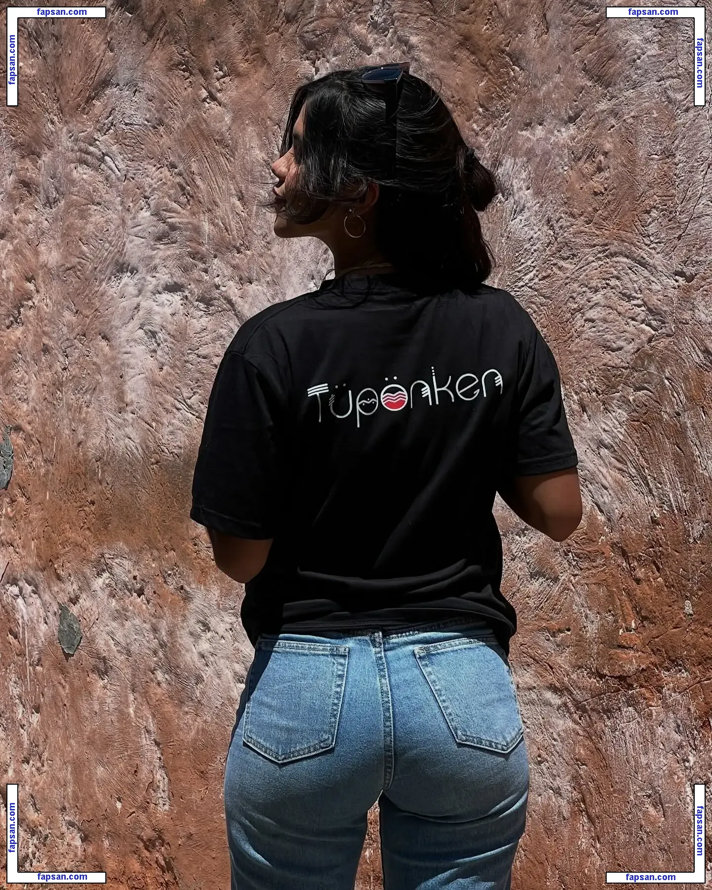 Corina.lv nude photo #0004 from OnlyFans