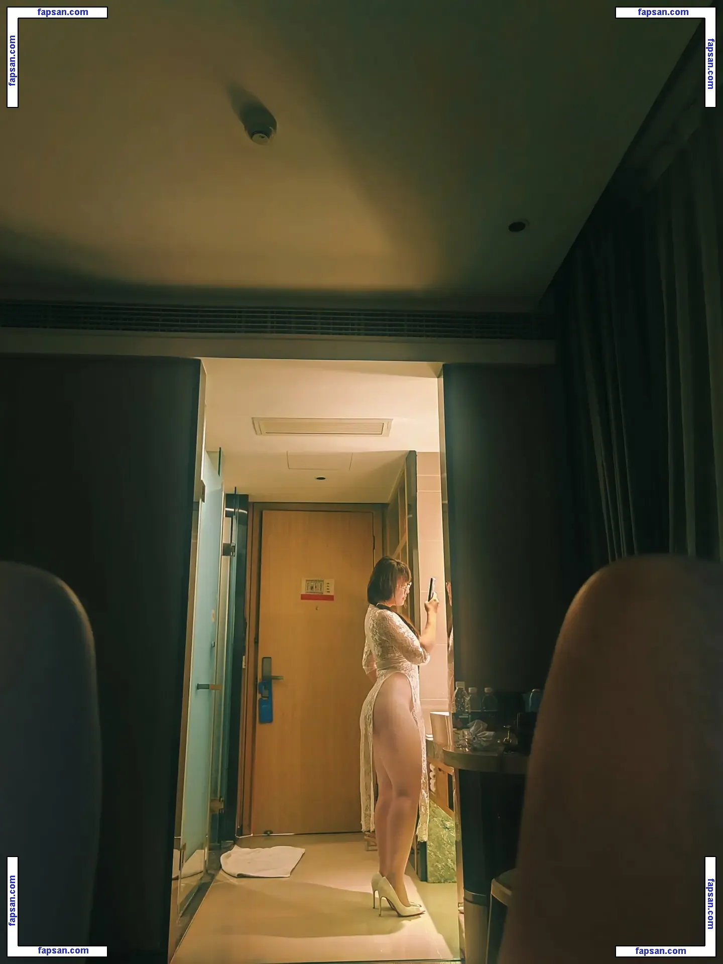 cosertangyuan nude photo #0054 from OnlyFans