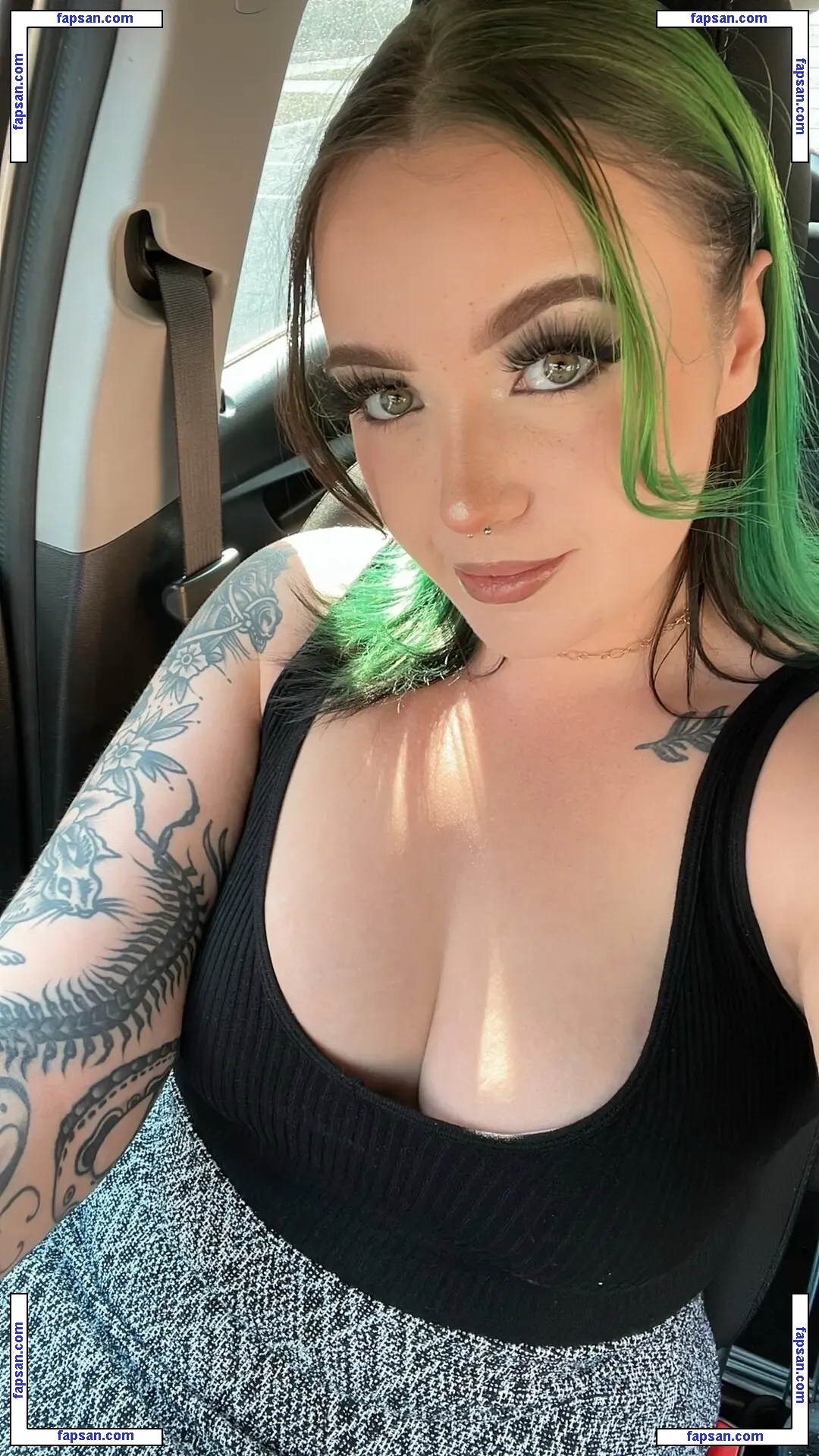 Cowbodytakemeaway nude photo #0002 from OnlyFans