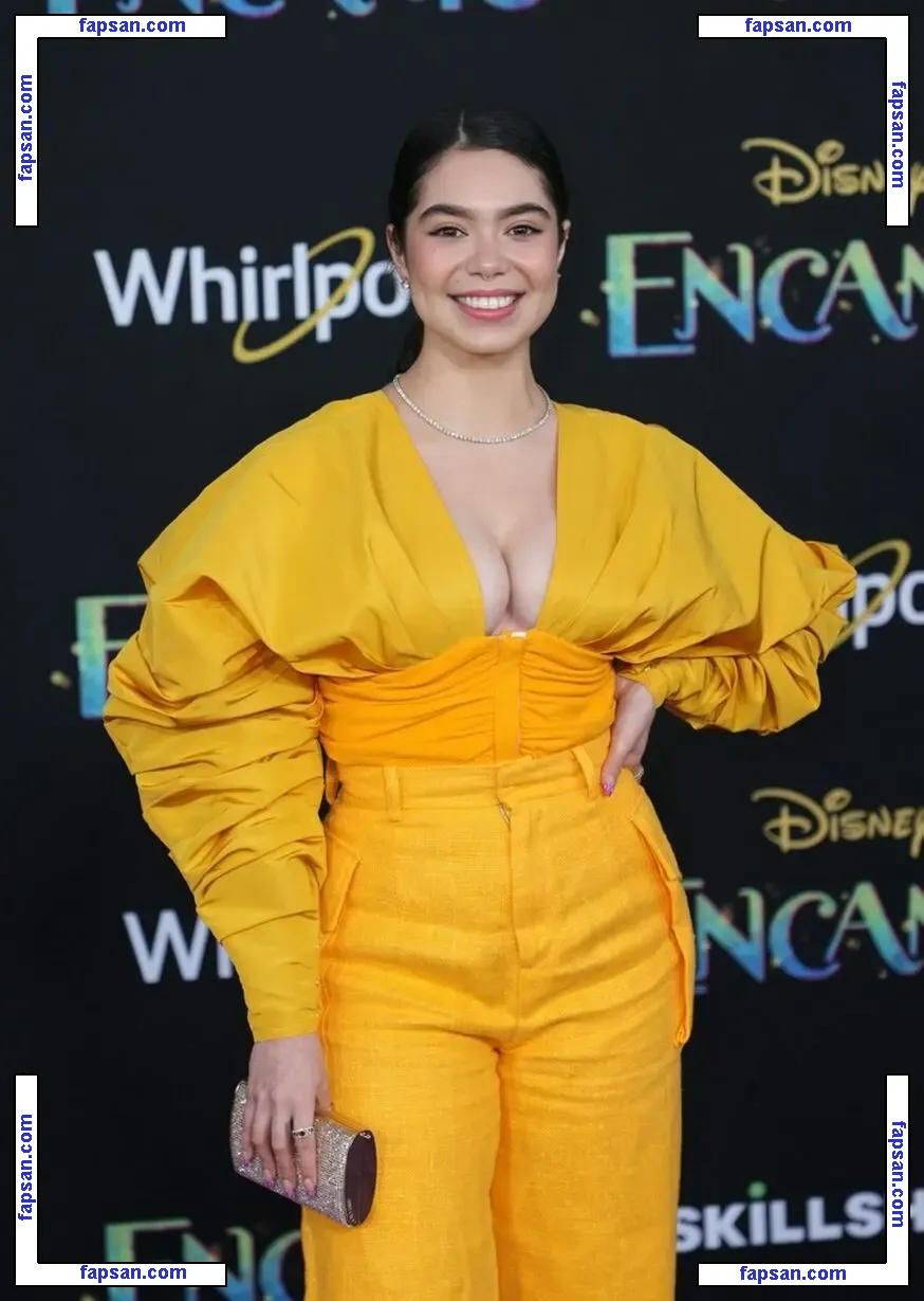 cravalho голая фото #0004 с Онлифанс